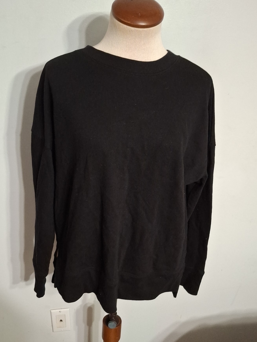 Time and Tru /Black Crewneck- W Sz Small